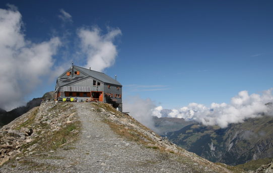 Cabane F.X. Bagnoud Panossières (2'641 m)