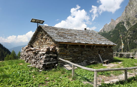 Piz Giümela (2'445 m) + Rifugio Alpe di Giümella (1'862 m)