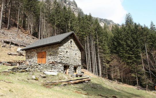 Rifugio Monte di Dentro (917 m) + Rifugio Tecc Stevan (1'010 m)